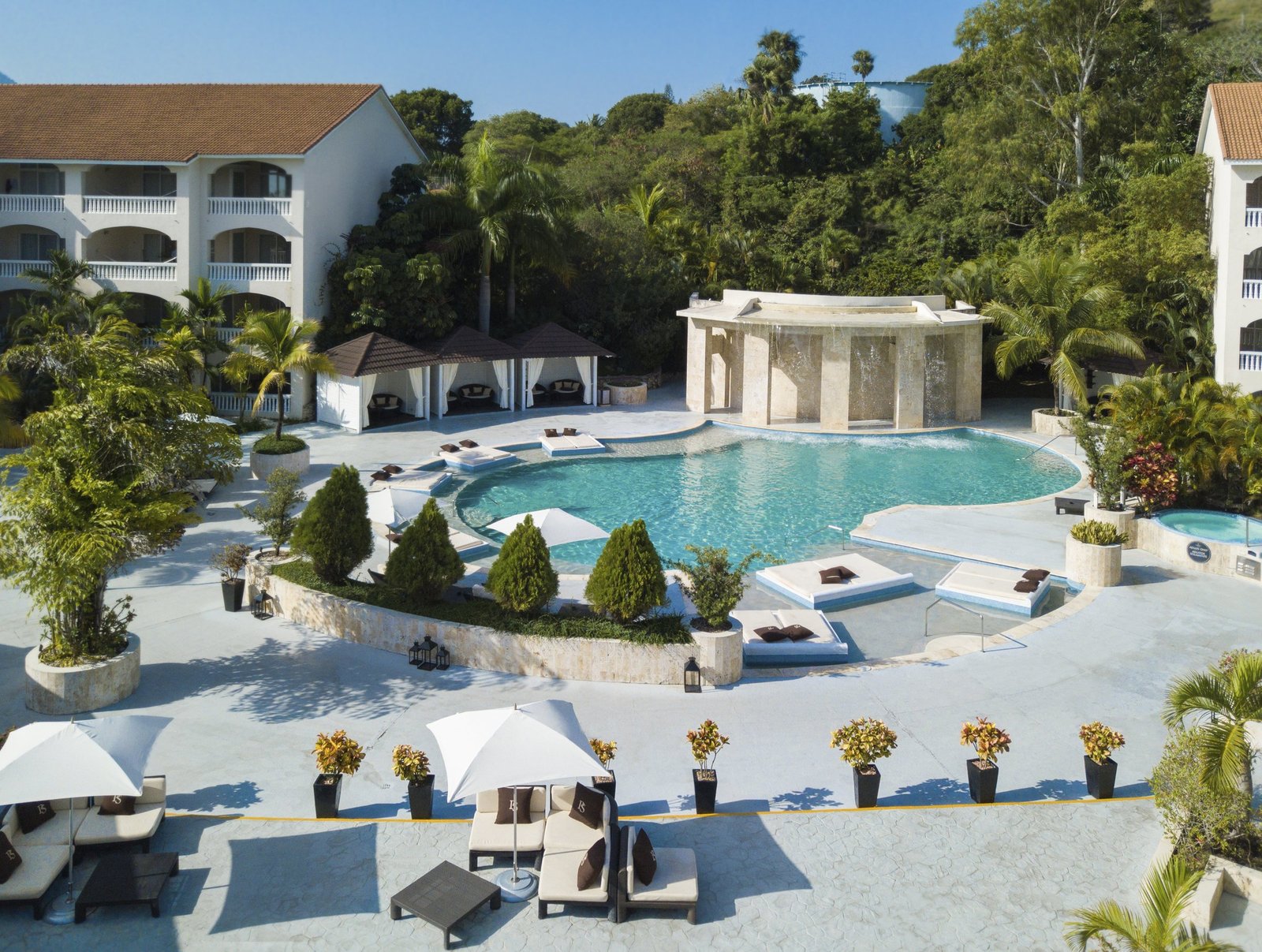 Presidential Suites pool and cabanas